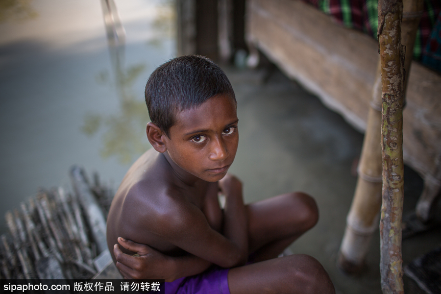 孟加拉国洪水肆虐 探访当地居民的“水上”生活
