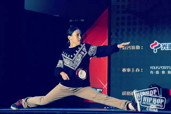 12岁中国女孩闪耀世界街舞大舞台