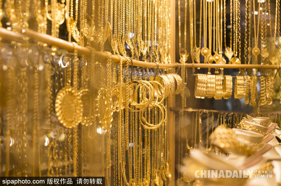 走访加沙黄金市场 珠宝饰品琳琅满目