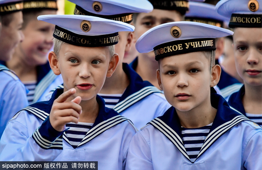 小“海军”又帅又萌 俄罗斯海军学校庆祝“知识日”