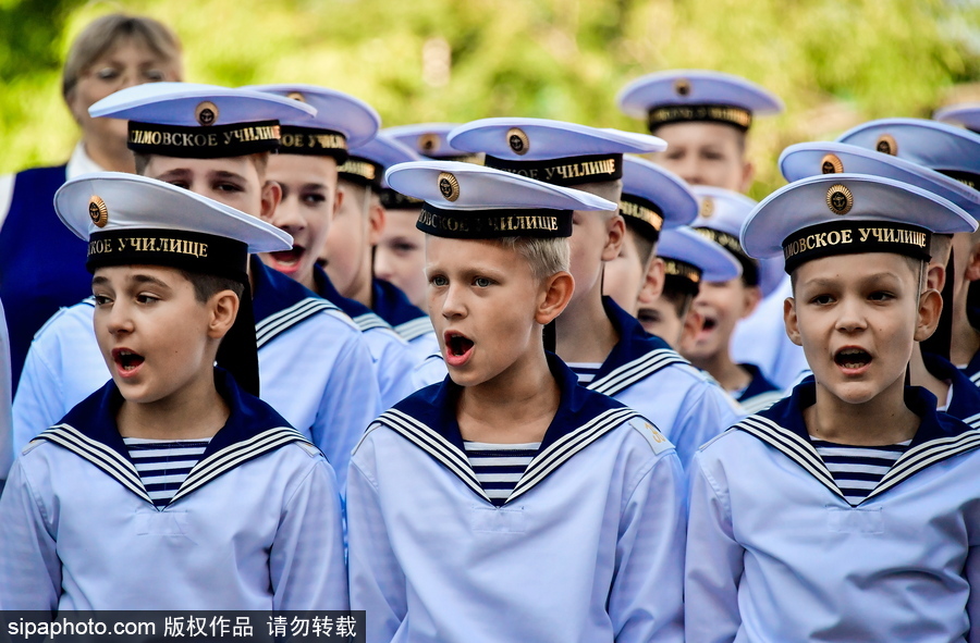 小“海军”又帅又萌 俄罗斯海军学校庆祝“知识日”