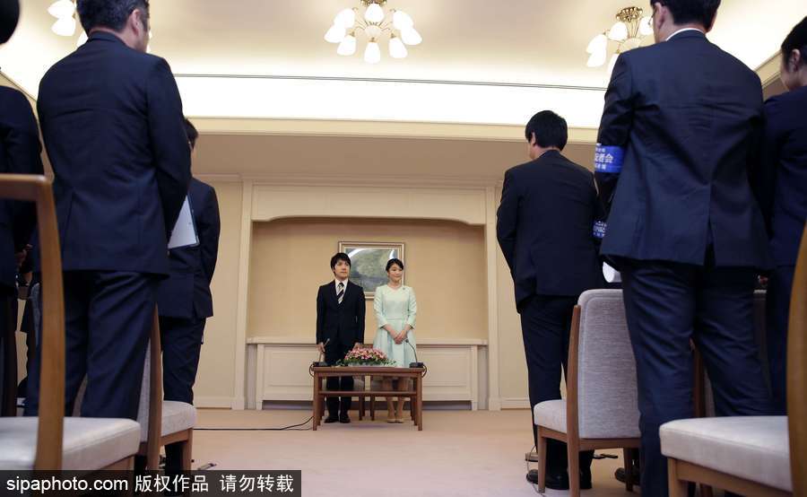 日本真子公主与未婚夫正式宣布订婚 出席记者会满眼爱意
