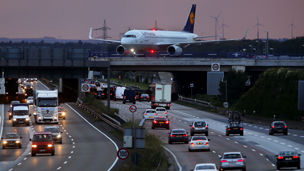 德国法兰克福机场发生催泪瓦斯袭击