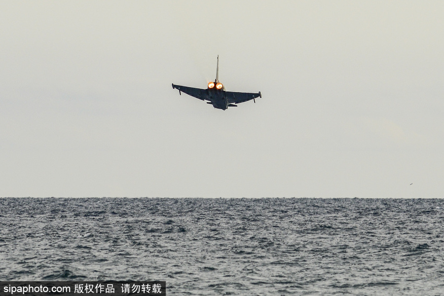 意大利飞行表演空军战斗机坠海 飞行员遇难