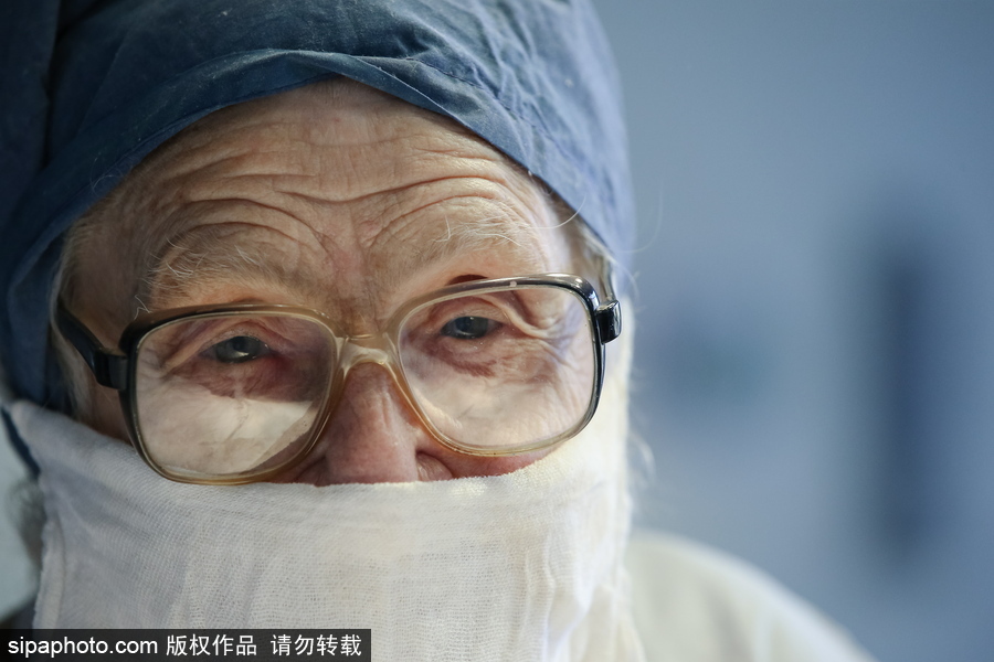 俄最年长在职外科医生 90岁高龄仍在主刀