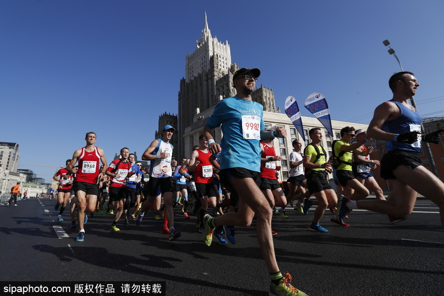 2017莫斯科马拉松盛大开跑 超3万人参赛跑遍各大名胜古迹