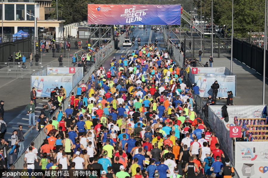 2017莫斯科马拉松盛大开跑 超3万人参赛跑遍各大名胜古迹