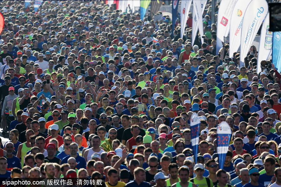 2017莫斯科马拉松盛大开跑 超3万人参赛跑遍各大名胜古迹