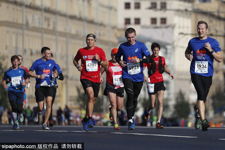 2017莫斯科马拉松盛大开跑 超3万人参赛跑遍各大名胜古迹