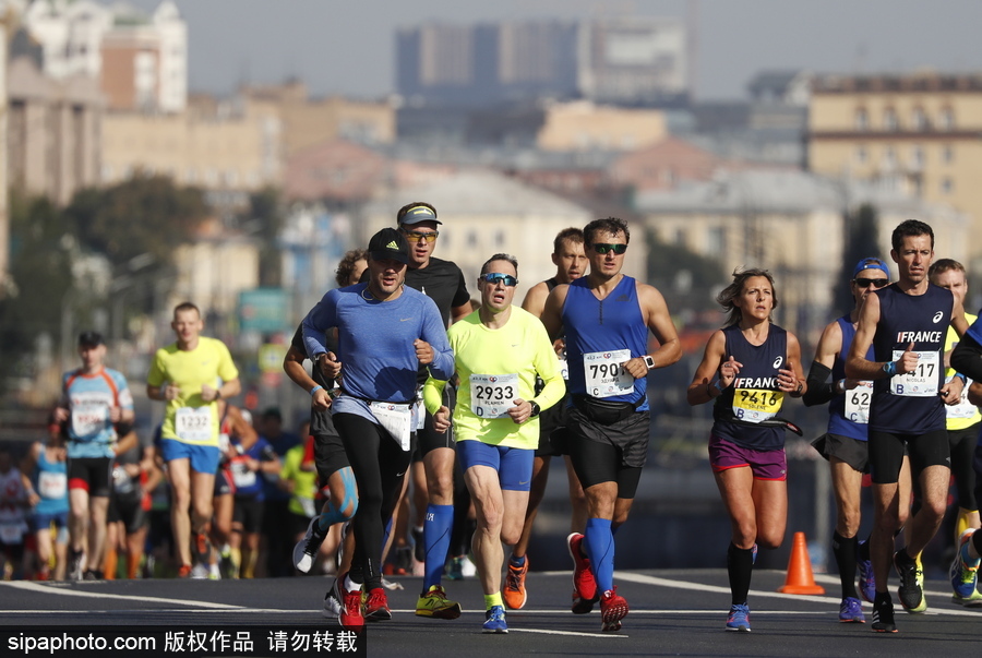 2017莫斯科马拉松盛大开跑 超3万人参赛跑遍各大名胜古迹