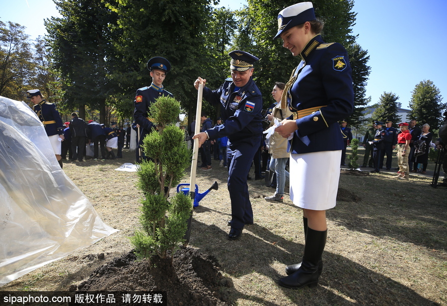 俄罗斯女飞行员宣誓仪式 个个颜值不输空姐