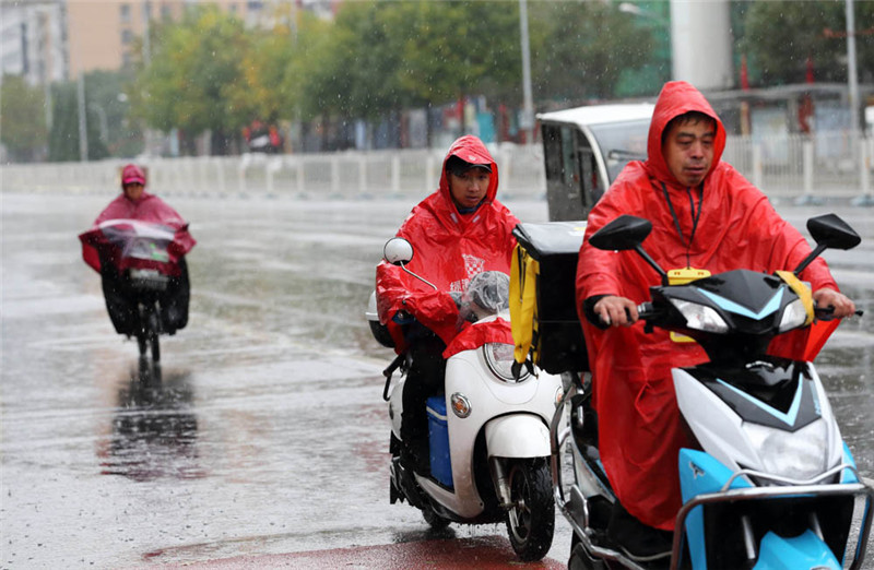 北京迎来降雨降温天气