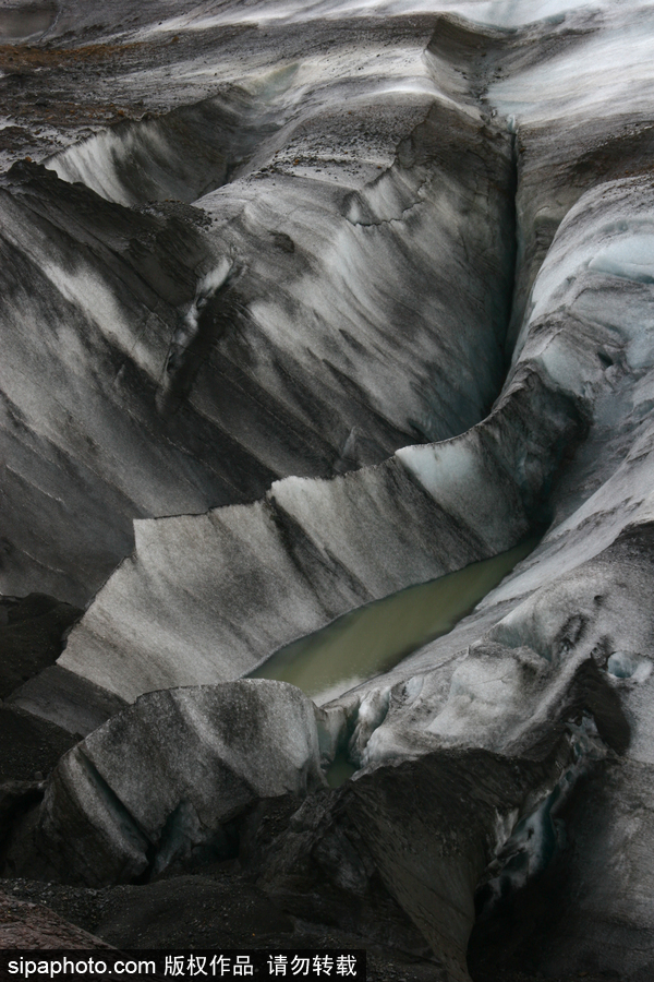 冰岛史卡法特国家公园冰川奇观 天然“水墨”线条流畅