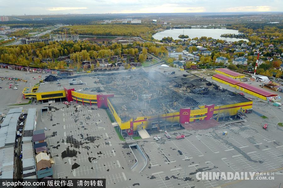 莫斯科购物中心火灾过后 漆黑一片几乎被烧成空架