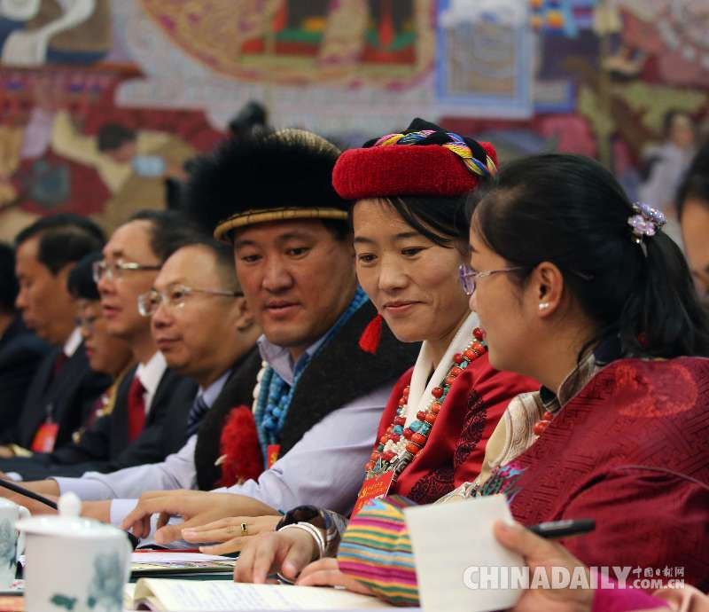 十九大西藏自治区代表团讨论向中外记者开放