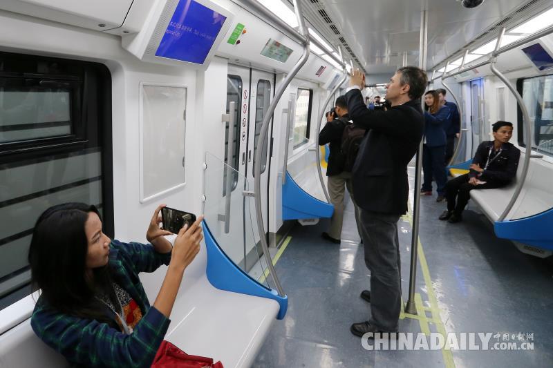 中外媒体记者参观北京轨道交通建设