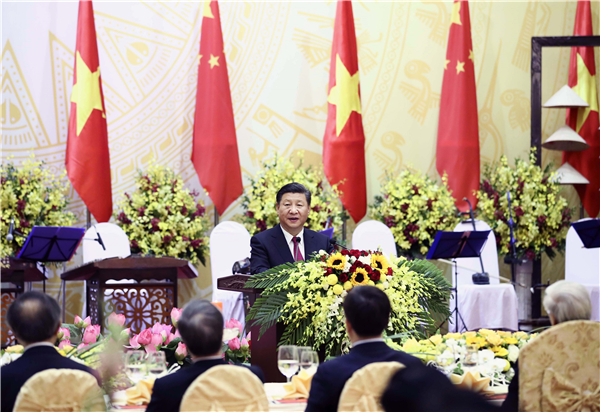 习近平出席越共中央总书记阮富仲和越南国家主席陈大光共同举行的欢迎宴会