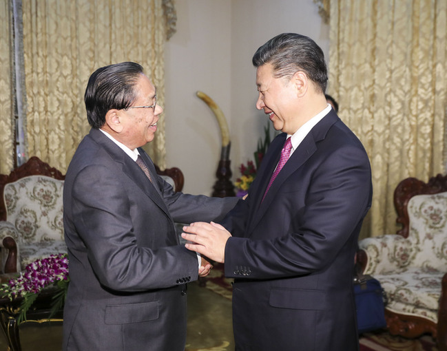 习近平会见前老挝人民革命党中央委员会总书记、国家主席朱马里