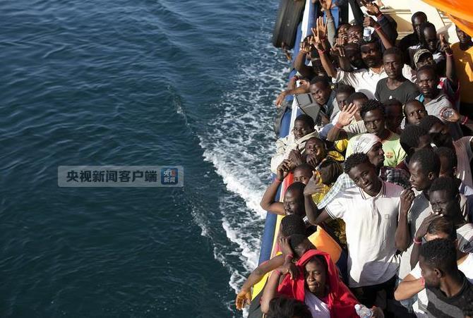 地中海再度发生难民船沉船事故 超30人死亡