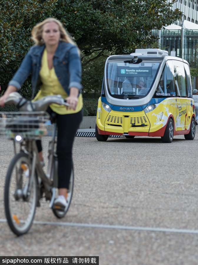 无人驾驶小公交车成巴黎街头风景