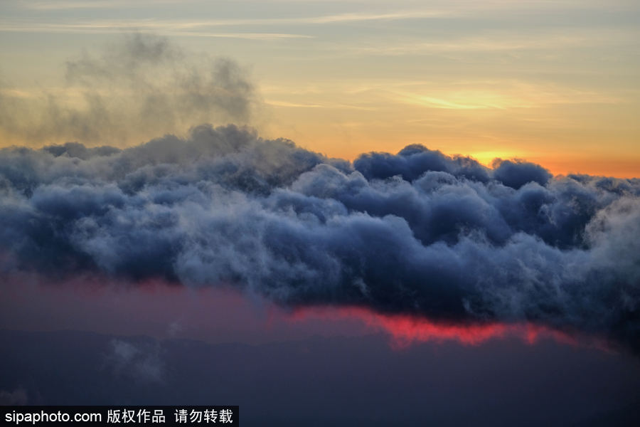 距离地心最远的高峰 厄瓜多尔钦博拉索山日暮时分