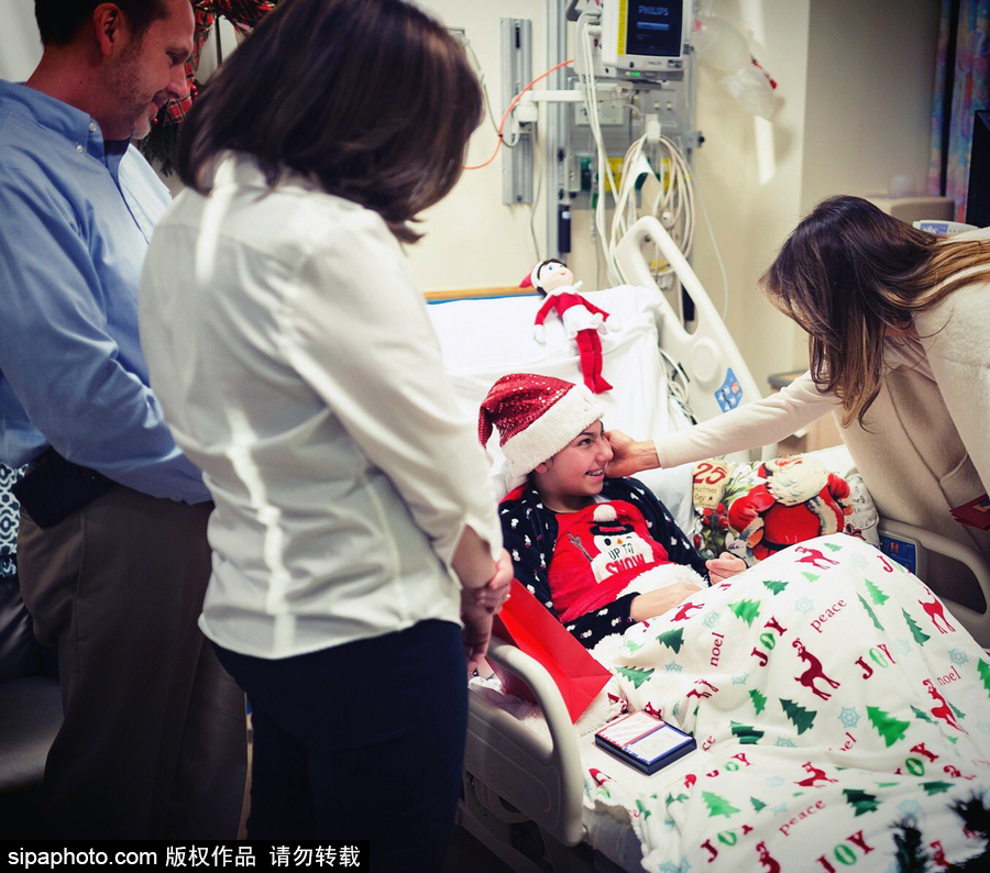 圣诞节即将到来 美国第一夫人梅拉尼娅到访儿童医疗中心