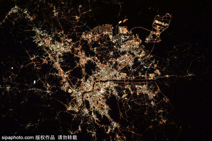 国际空间站视角下的地球城市 灯火点点如璀璨星空