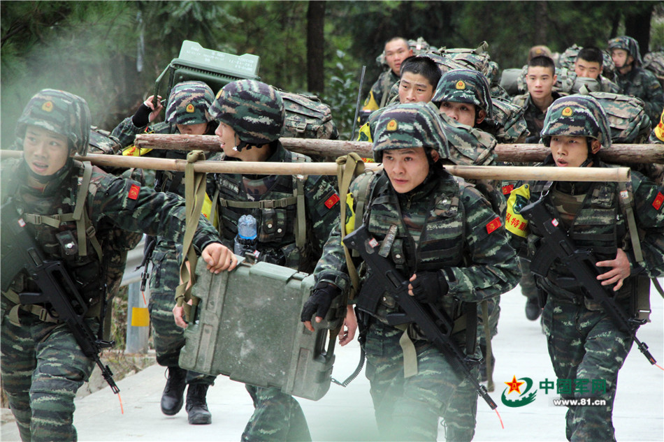 战场无亚军 武警官兵三峡腹地上演现实版“绝地求生”