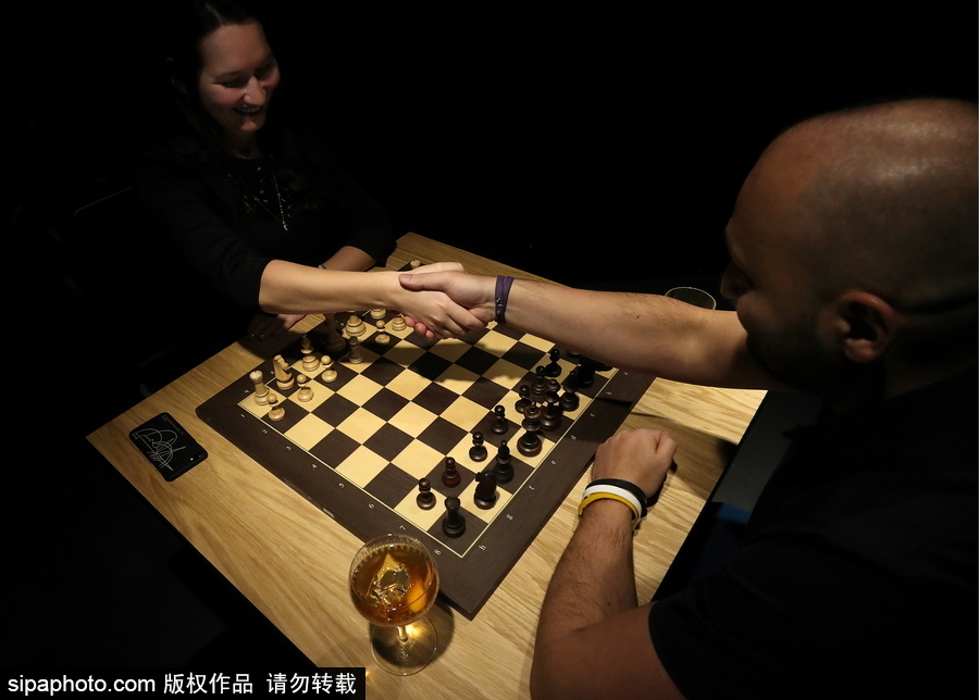 世界国际象棋俱乐部莫斯科开幕 市民享受悠闲益智运动
