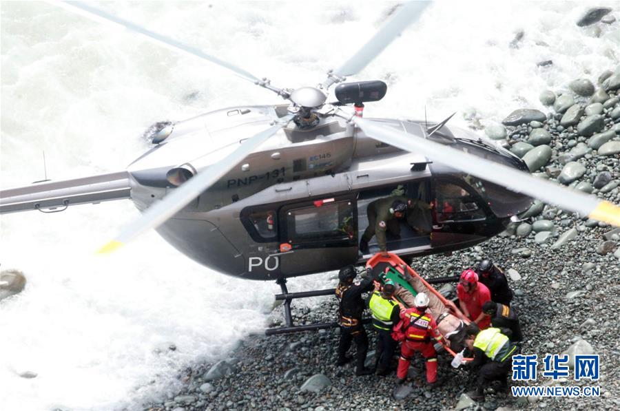秘鲁一长途汽车坠入山谷造成至少25人死亡