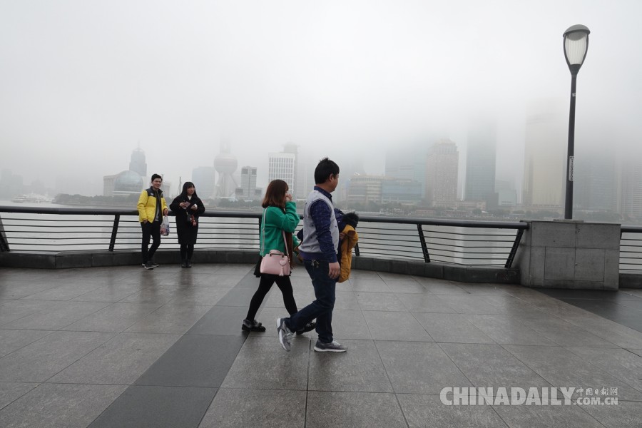上海遭遇大雾天气