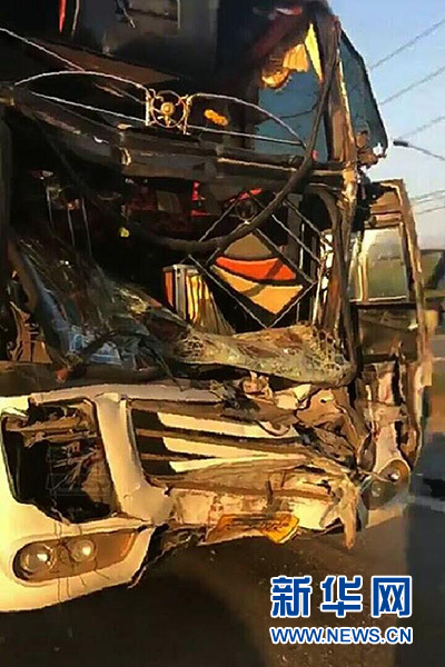 泰国一大客车与货车追尾致17名中国游客受伤