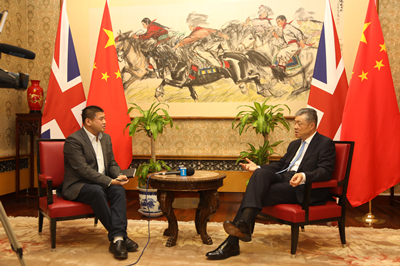 刘晓明大使就中英关系和梅首相访华接受中国驻英国媒体联合采访
