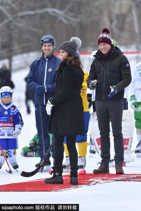 最强孕妈！凯特王妃身怀六甲打冰球
