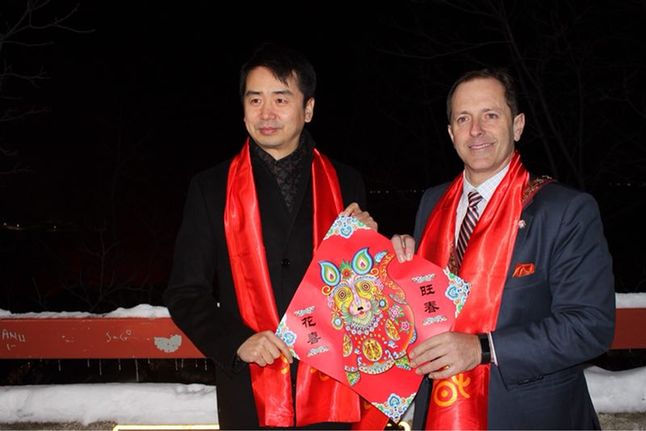 尼亚加拉大瀑布首次为中国春节“亮红”