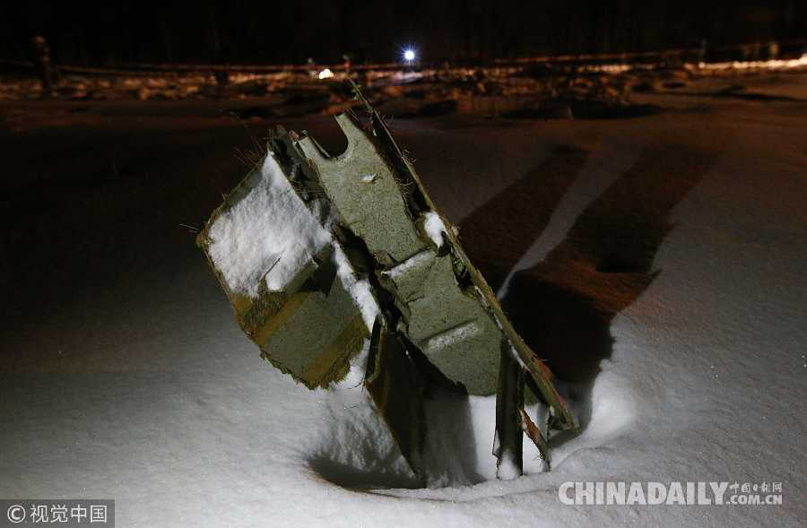 俄罗斯载71人客机坠毁无人生还 雪地发现飞机残骸