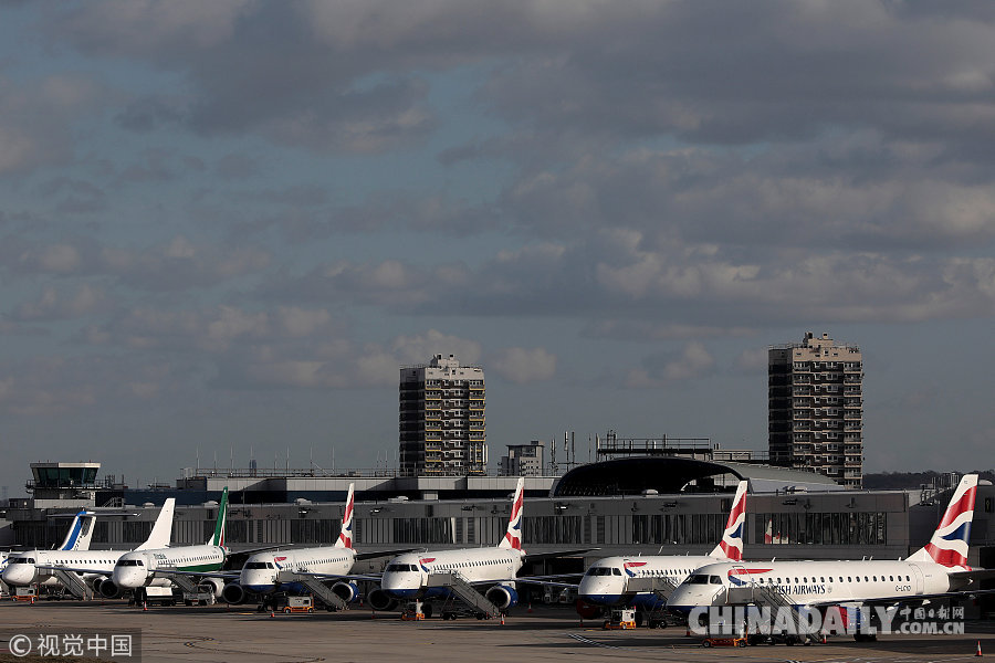 泰晤士河惊现二战未爆炸弹 伦敦城市机场紧急关闭