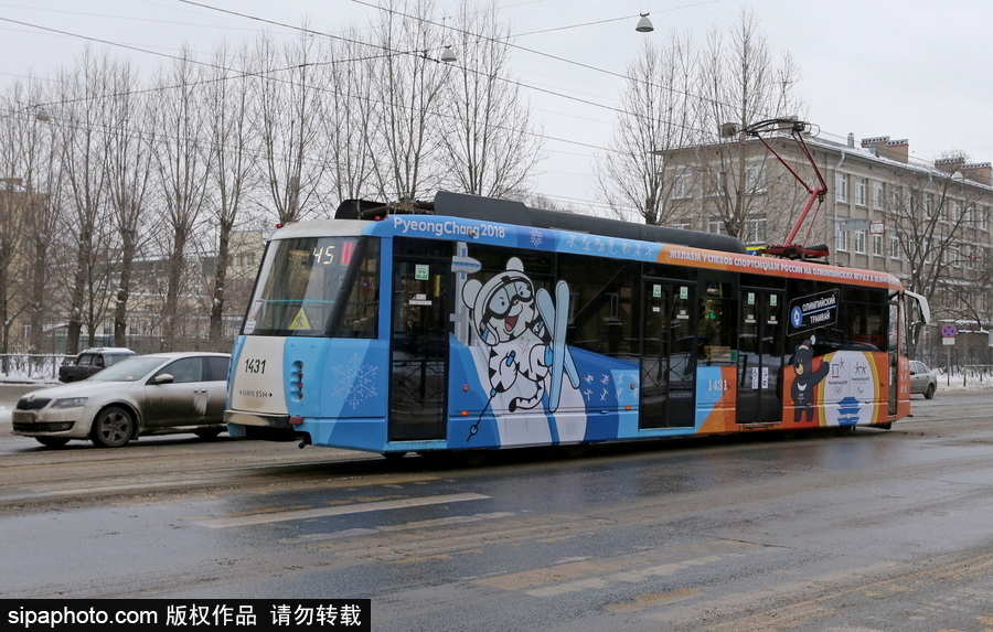 2018平昌冬奥会主题公交车现身圣彼得堡街头十分瞩目