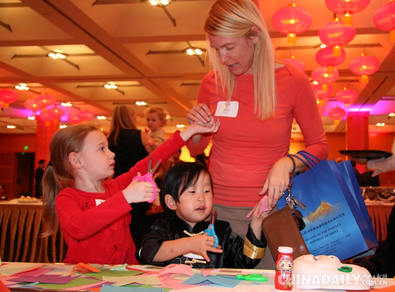 中国驻美使馆为收养中国儿童的美国家庭举办迎新春活动