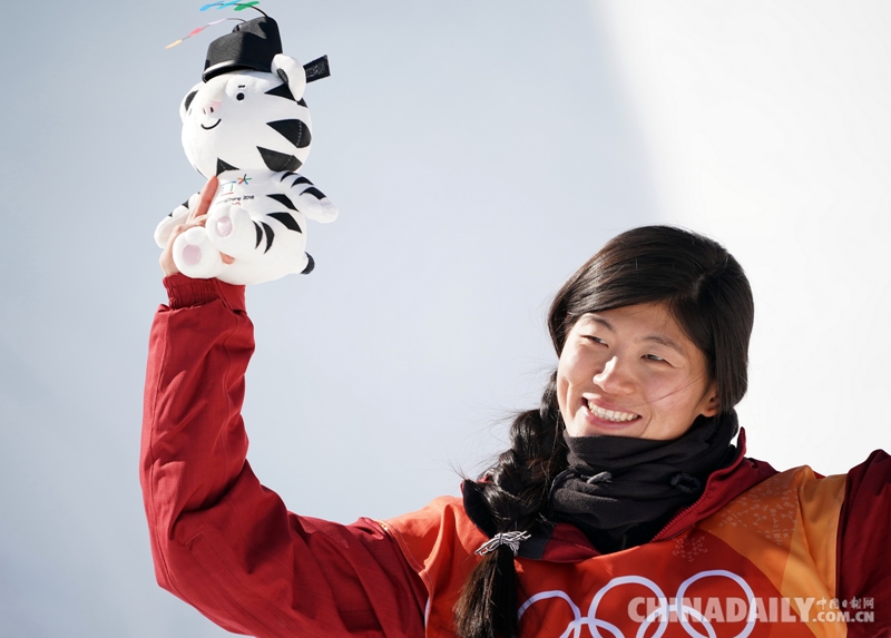 冬奥会单板滑雪——女子U型场地：刘佳宇获得银牌