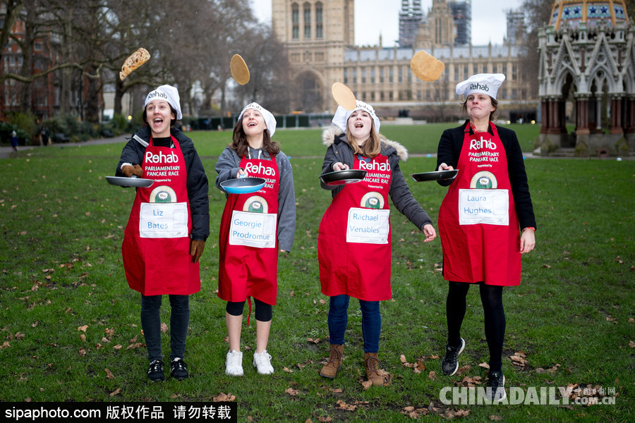 “煎饼侠”？英国举行趣味煎饼跑