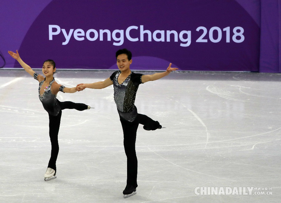 朝鲜选手首次亮相冬奥花滑赛场发挥出色