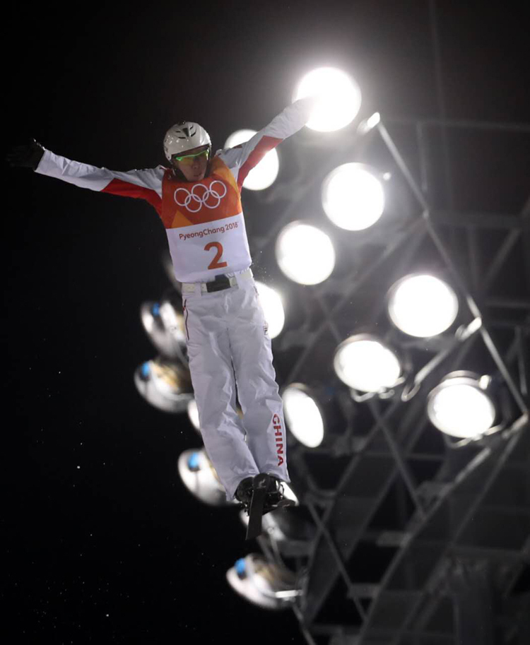平昌冬奥会自由式滑雪男子空中技巧决赛举行 中国选手贾宗洋获得亚军