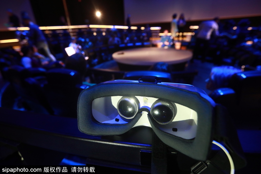 俄罗斯首个VR电影院开幕 比普通电影院更“好玩”