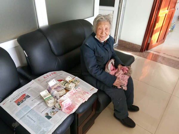 【暖新闻】感动！黑龙江87岁老人靠拾荒捐了7000元
