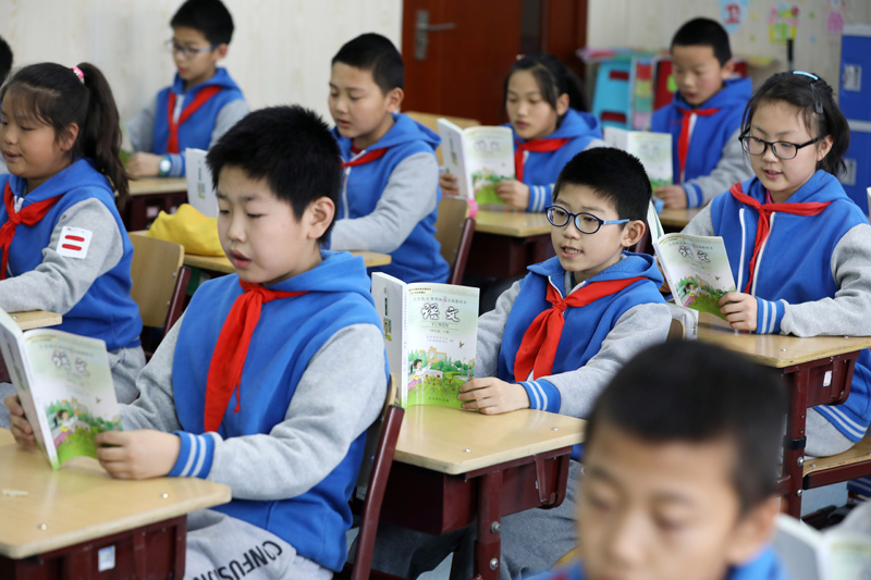 北京市中小学迎来春季开学
