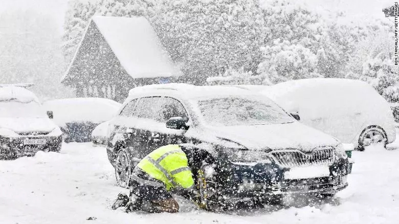 英国迎来异常严峻的寒潮降雪！最猛的大雪还没来，英国就已经瘫了