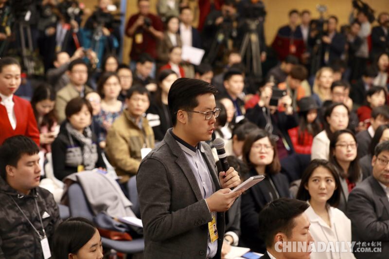 科技部部长万钢等就“加快建设创新型国家”答记者问