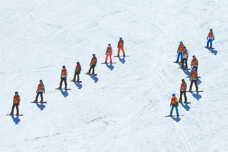 滑雪列入大学必修课 张家口学院举行“结课仪式”