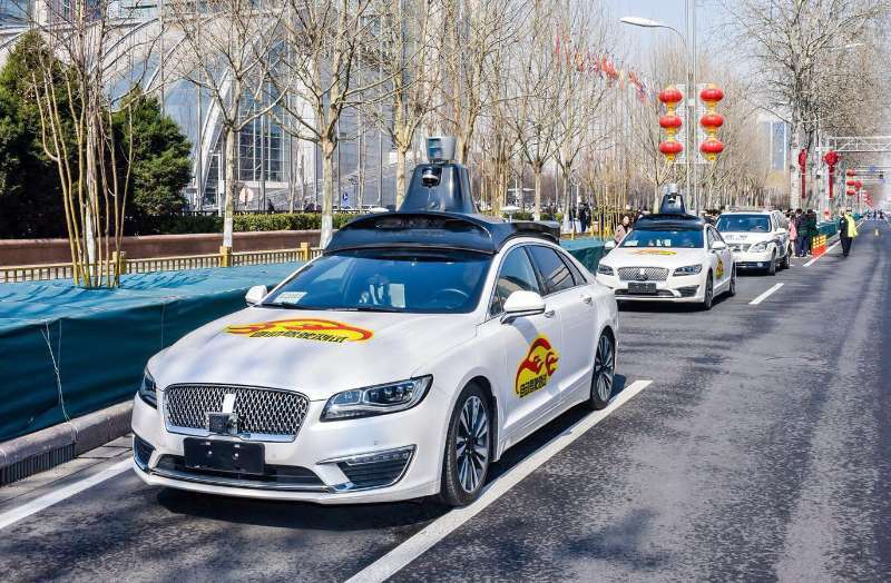 北京市首批自动驾驶路测牌照发放 无人车上路测试